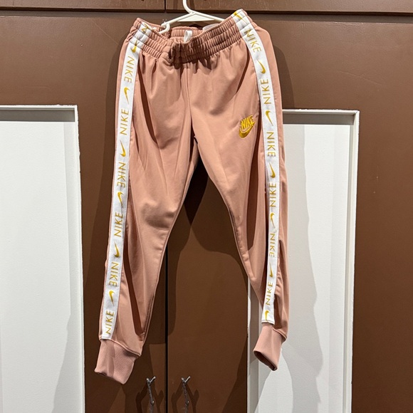 Nike Kids Dusty Rose Tracksuit perfect condition ✨ - Picture 4 of 5